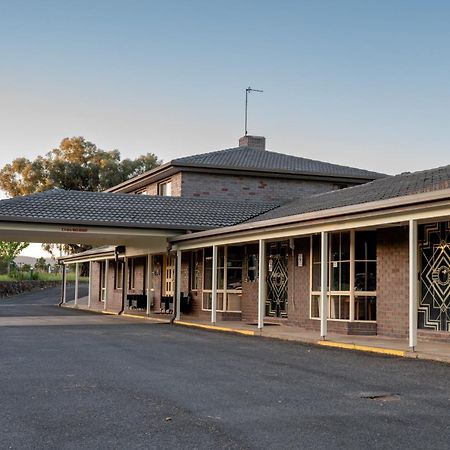 Tumut Valley Motel Pet Friendly Экстерьер фото