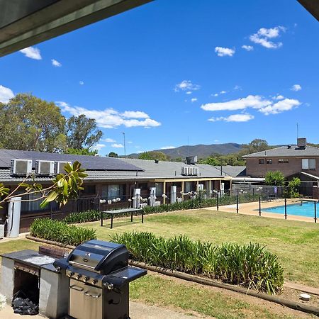 Tumut Valley Motel Pet Friendly Экстерьер фото