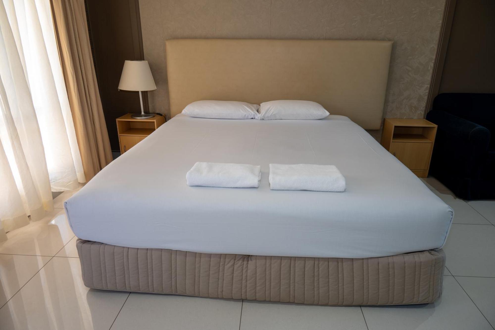 Tumut Valley Motel Pet Friendly Экстерьер фото