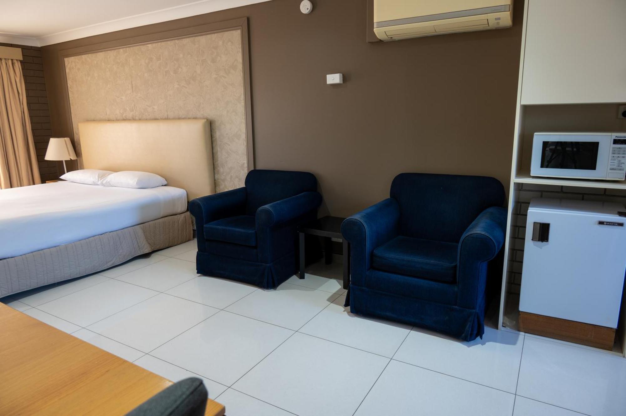 Tumut Valley Motel Pet Friendly Экстерьер фото