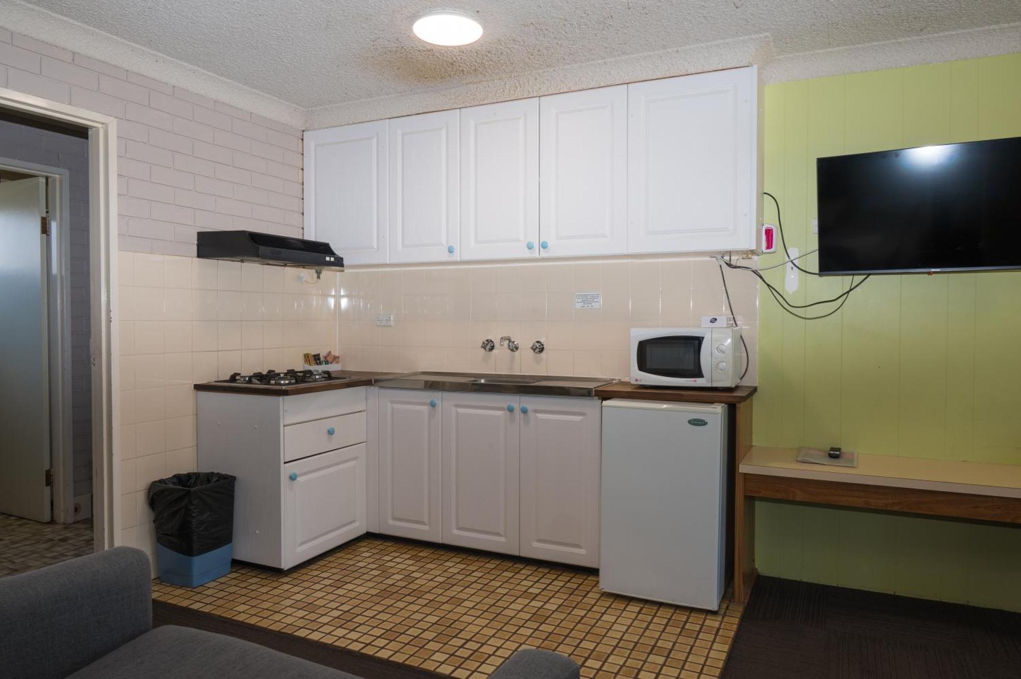 Tumut Valley Motel Pet Friendly Экстерьер фото