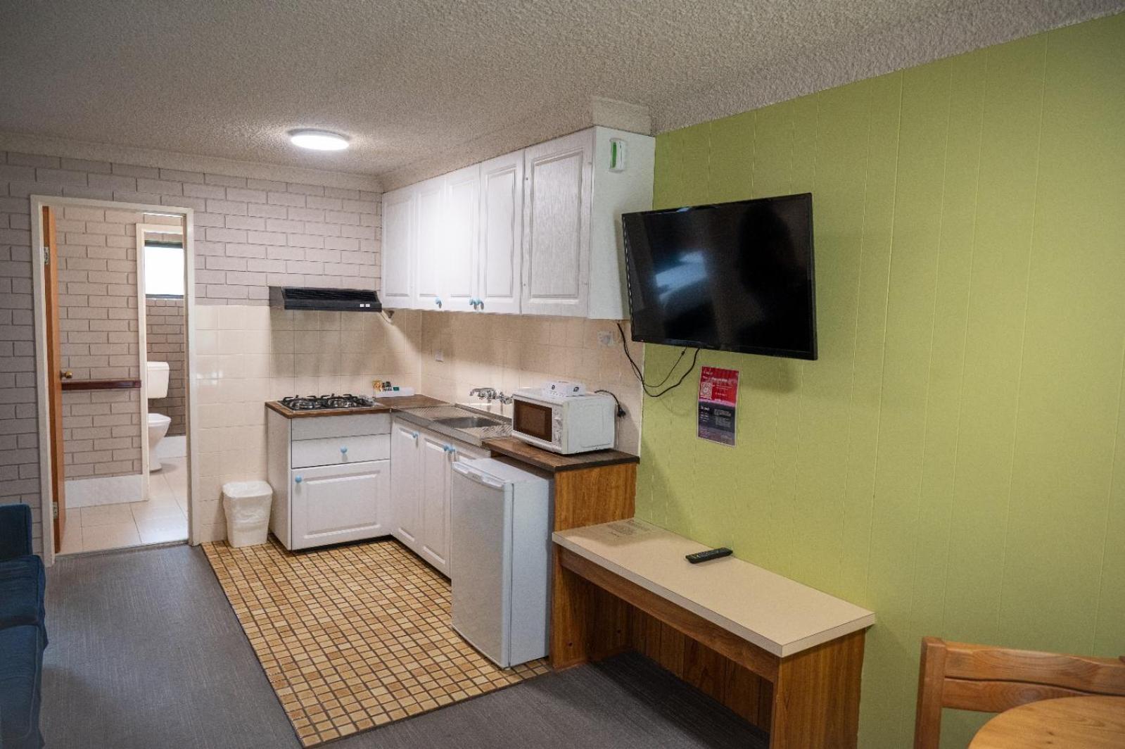 Tumut Valley Motel Pet Friendly Экстерьер фото