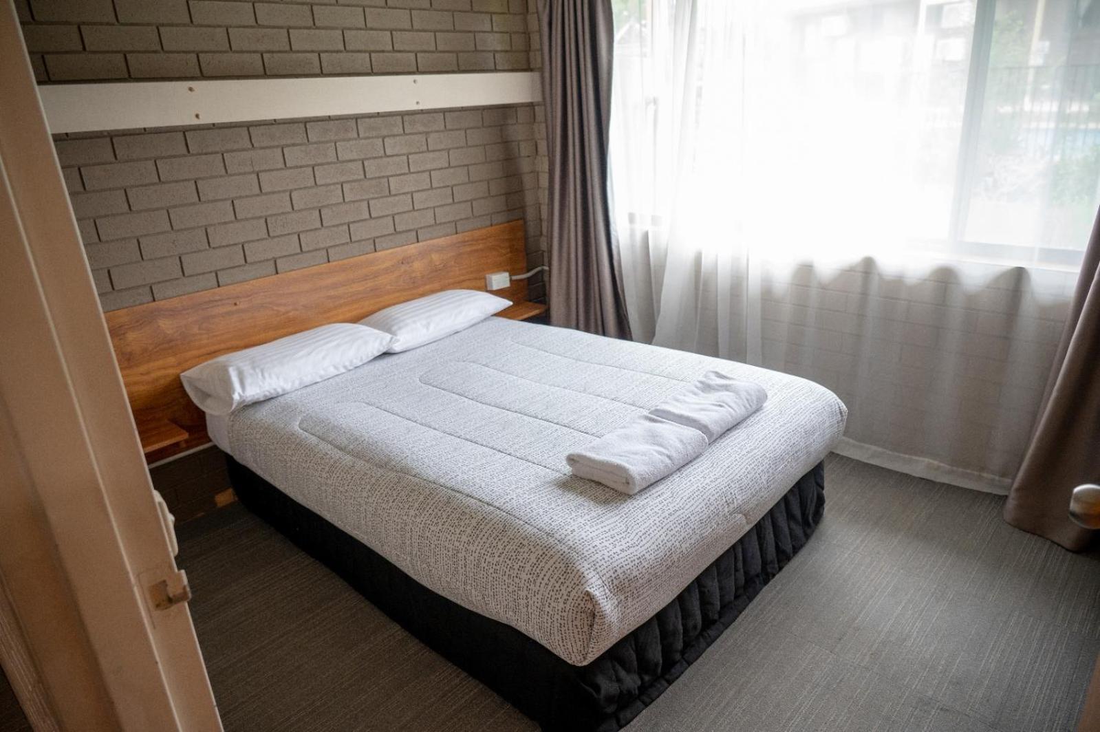 Tumut Valley Motel Pet Friendly Экстерьер фото