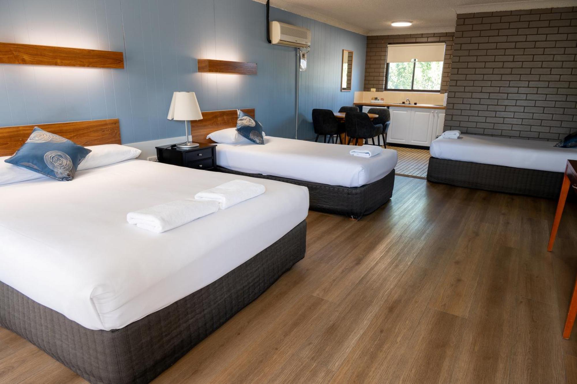 Tumut Valley Motel Pet Friendly Экстерьер фото