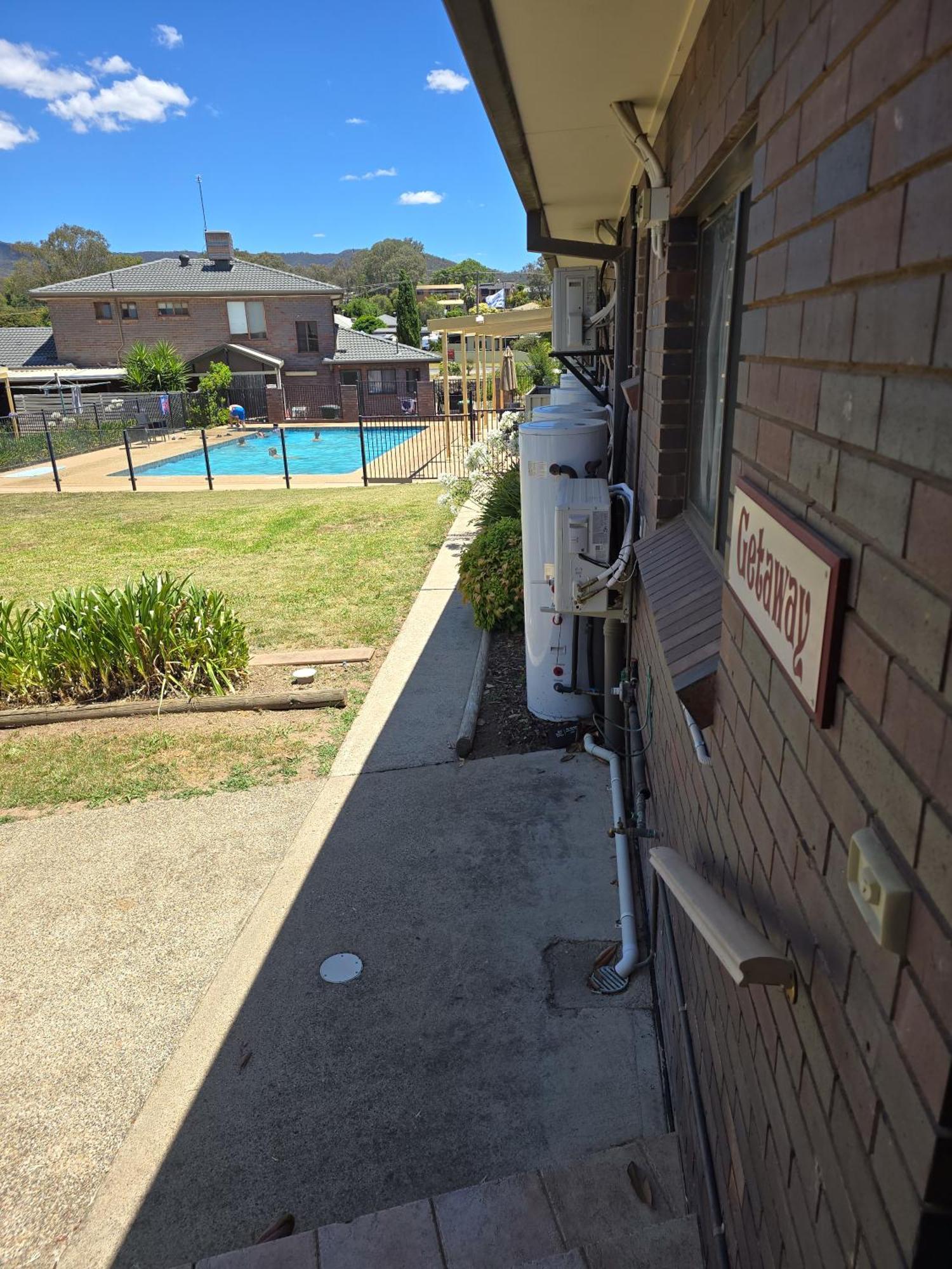 Tumut Valley Motel Pet Friendly Экстерьер фото