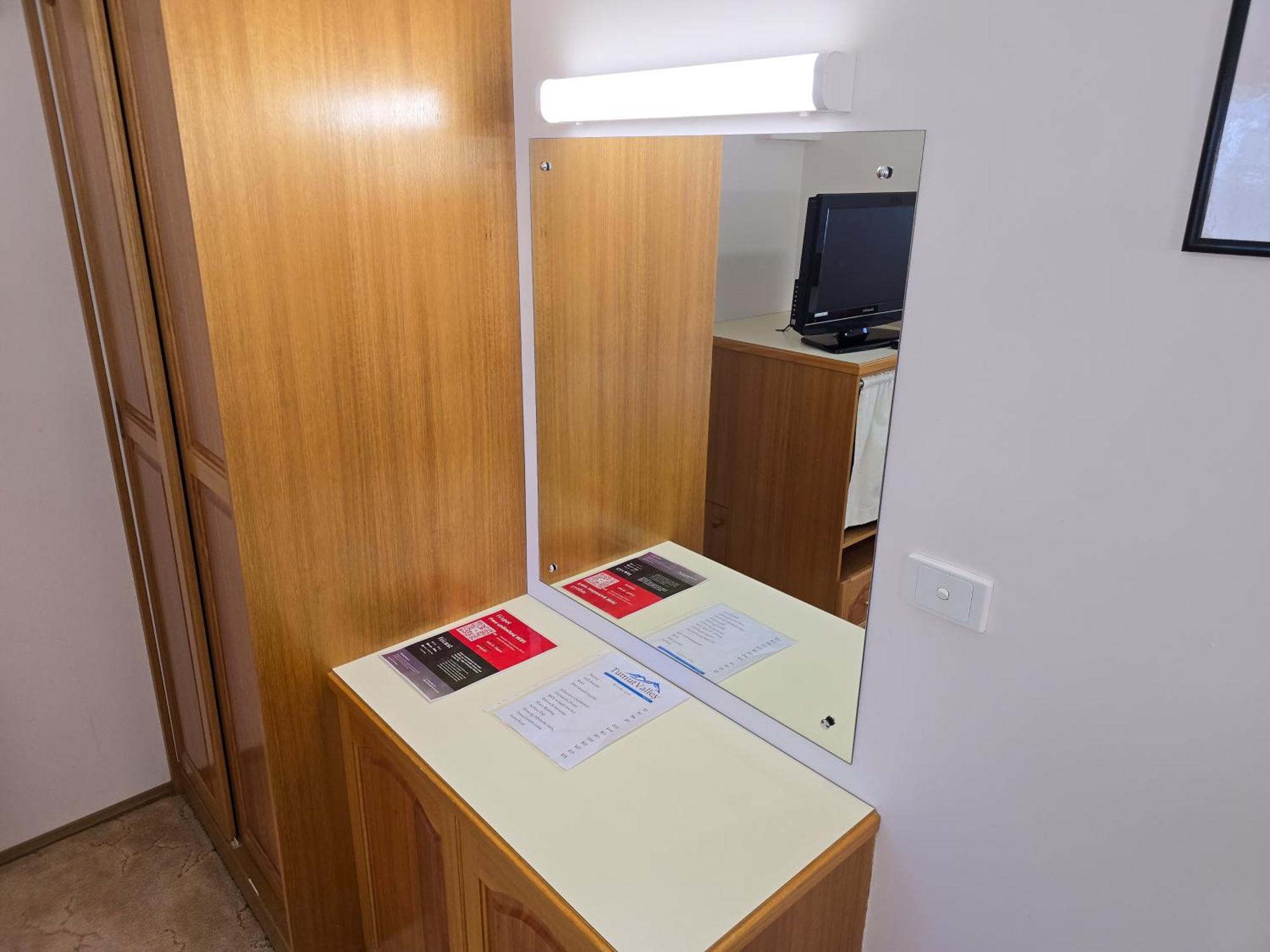 Tumut Valley Motel Pet Friendly Экстерьер фото