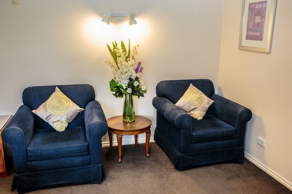 Tumut Valley Motel Pet Friendly Экстерьер фото