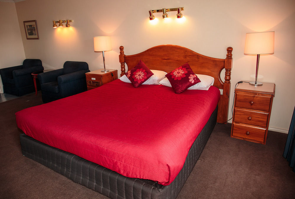 Tumut Valley Motel Pet Friendly Экстерьер фото