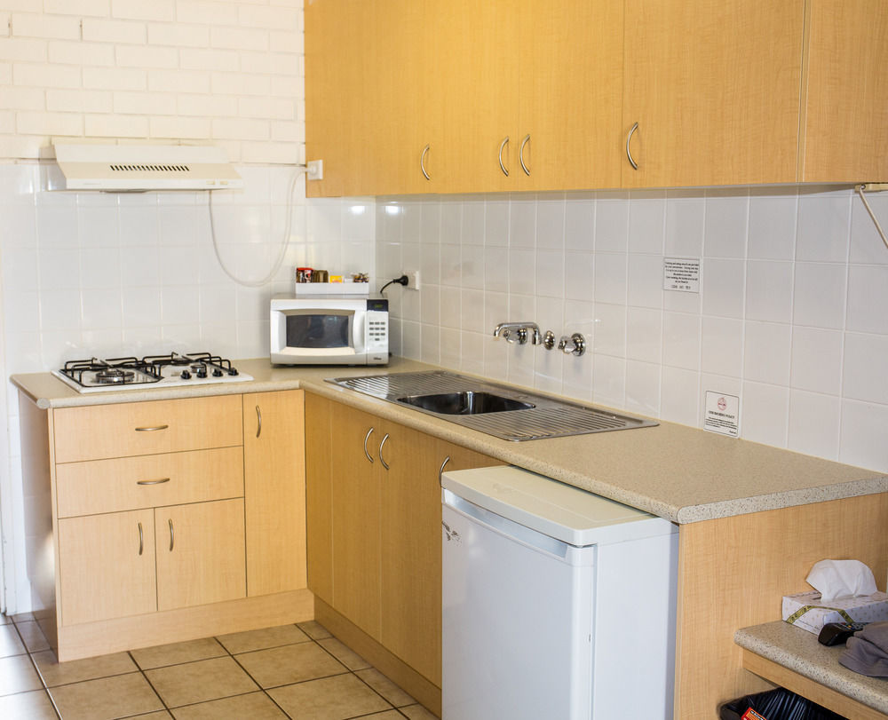 Tumut Valley Motel Pet Friendly Экстерьер фото